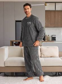 SHEIN Bộ 2 món quần dài ấm áp thêu chữ sọc xám đậm và đồ ngủ tay dài cho nam, trang phục thu/đông - Màu xám đen - Xem 4