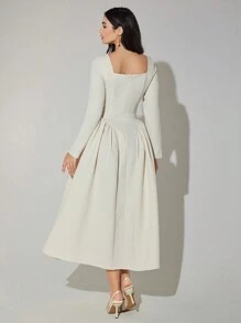 Modelyn 女士纯色方领长袖褶皱长款优雅连衣裙，春秋长款晚礼服 - 杏色 - 查看 2