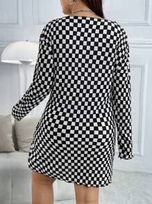 SHEIN EZwear Plus Size Women's Spring/Summer Checkerboard Round Neck Dropped Shoulder Long Sleeve Straight Casual Dress - Black and White - View 2