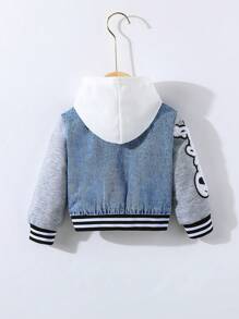 SHEIN Playful Pals 男婴街头时尚休闲牛仔布拼布针织夹克，带刺绣拼布和罗纹袖口 - 中等水洗藍 - 查看 2