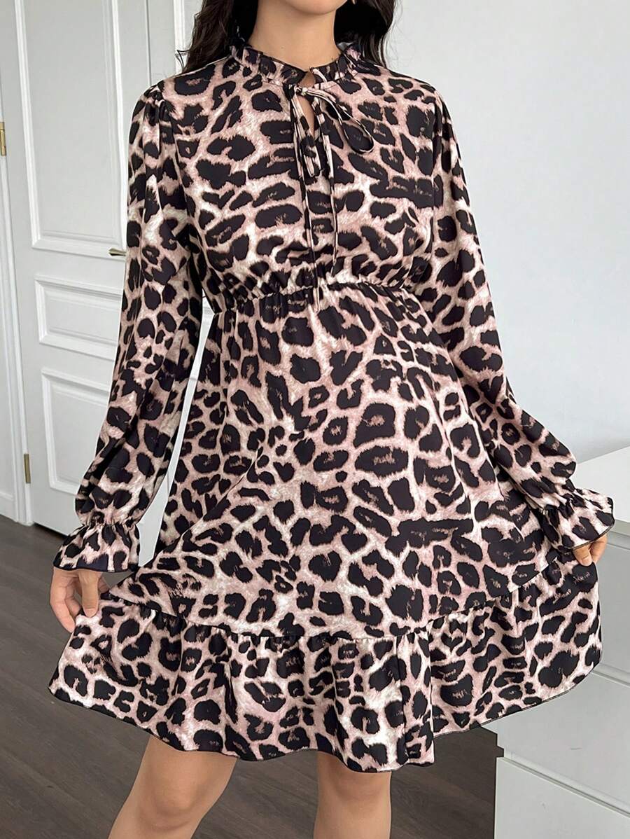 SHEIN Vestido curto de manga comprida com estampa de leopardo e babados na frente para mulheres grávidas, para maternidade