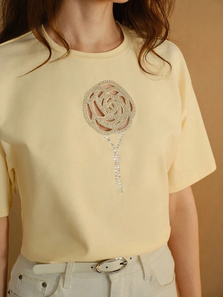 MOTF STUDIO CAMISETA OVERSIZED COM DECOTE OMBRO A OMBRO RECORTADA A LASER COM STRASS