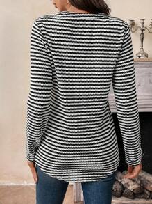 SHEIN LUNE تي شيرت تي شيرت كاجوال مخطط مافوف الأكمام طويل مع تفاصيل أزرار للنساء في الربيع والخريف