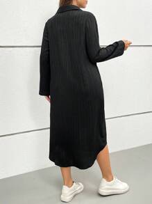 SHEIN Essnce 大码女式秋季休闲宽松纹理面料黑色长袖纽扣衬衫口袋连衣裙，秋季女装，长衬衫，女式衬衫，秋季女式连衣裙 - 黑色 - 查看 2