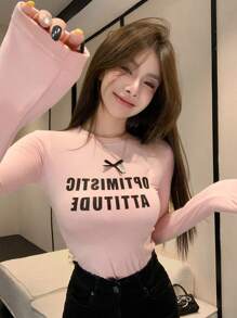 DAZY Damen Langarm T-Shirt mit Schleifendekor und Buchstabendruck, figurbetont, Pullover im Preppy-Stil mit Grafik-Motiv für den Herbst