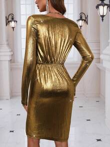 SHEIN Clasi Vestido envolvente de manga larga metálico con cuello en V cruzado, Body ceñido y dobladillo con volantes - Dorado - Ver 2