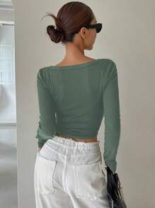 DAZY V 领半纽扣弧形下摆紧身长袖女式 T 恤学院风上衣，秋季女装 - 綠色 - 查看 4