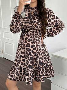 SHEIN Vestido curto de manga comprida com estampa de leopardo e babados na frente para mulheres grávidas, para maternidade