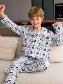 SHEIN 2 件装 Tween Boy 经典几何格子图案 Polo 领开衫衬衫和休闲裤家居服睡衣套装 - 彩色 - 查看 1