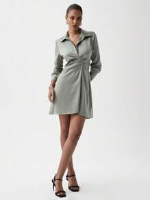 Chiquease V 领优雅褶腰缎面连衣裙 - 綠色 - 查看 4