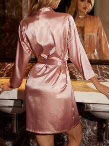 SilkySpell Robe de nuit en satin à ouverture avant avec ceinture, Loungewear de luxe, Vacances