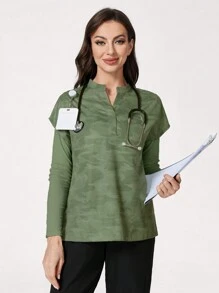 TaskEZ 女士迷彩印花 V 领短袖护士制服手术服上衣 T 恤，带 2 个口袋，时尚休闲透气舒适 - 軍綠色 - 查看 3