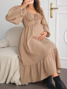 SHEIN Vestido caqui de maternidad con cuello de corazón, mangas farol y bajo con volantes - Caqui - Ver 3