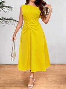 SHEIN Clasi Vestido maxi casual plisado de unicolor con hombro asimétrico y manga corta para tallas grandes - Amarillo - Ver 3