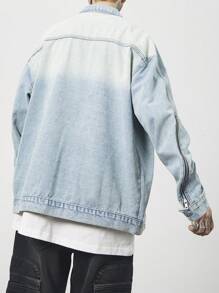 Manfinity EMRG 男士字母前扣长袖口袋简约休闲学院风牛仔夹克，适合外出、朋友聚会 - 淺色水洗藍 - 查看 2