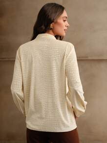 Anewsta 女士优雅天鹅绒压花格子领带衬衫 - 杏色 - 查看 5