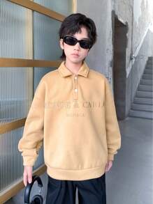 SHEIN Sudadera con capucha para niño preadolescente con estampado de letras caqui, ropa de otoño para niños, blusas de otoño, ropa de invierno para niños, ropa de otoño para niño pequeño, suéter lindo de Halloween, ropa de otoño para niños, blusas de otoño, camisas de otoño, camisa de Halloween, camisa negra, adecuada para ir a la escuela, actividades diarias, ocio, universidad, viajes, actividades deportivas, y adecuada para la temporada de otoño e invierno