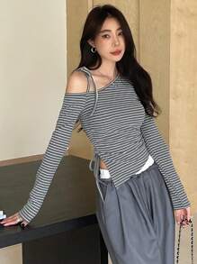DAZY Camiseta feminina listrada com amarração frontal e ombro aberto, moda primavera e outono, manga comprida, tops femininos - Cinza - Ver 6