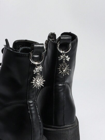 Goth 2 piezas Hebillas de zapato desmontables con diseño de lazo, espina y corazón en estilo gótico punk en color plateado, adecuado para uso diario, Halloween y festivales de otoño