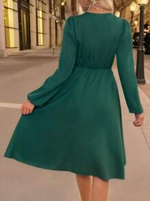 SHEIN Clasi Sukienka z dekoltem w serek i kopertowym dekoltem, elegancka, z długimi rękawami i jednolitym kolorem