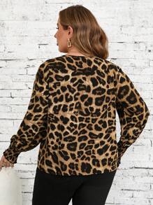 SHEIN Clasi Plus Size Leopard Print V-ringad långärmad skjorta - Kaki - Visa 2