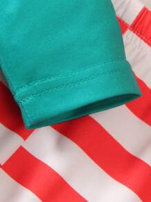 Dziewczęcy zestaw świątecznych pasiastych topów z nadrukiem i prostych nogawek z elastyczną talią i spodniami z nadrukiem i czapeczką