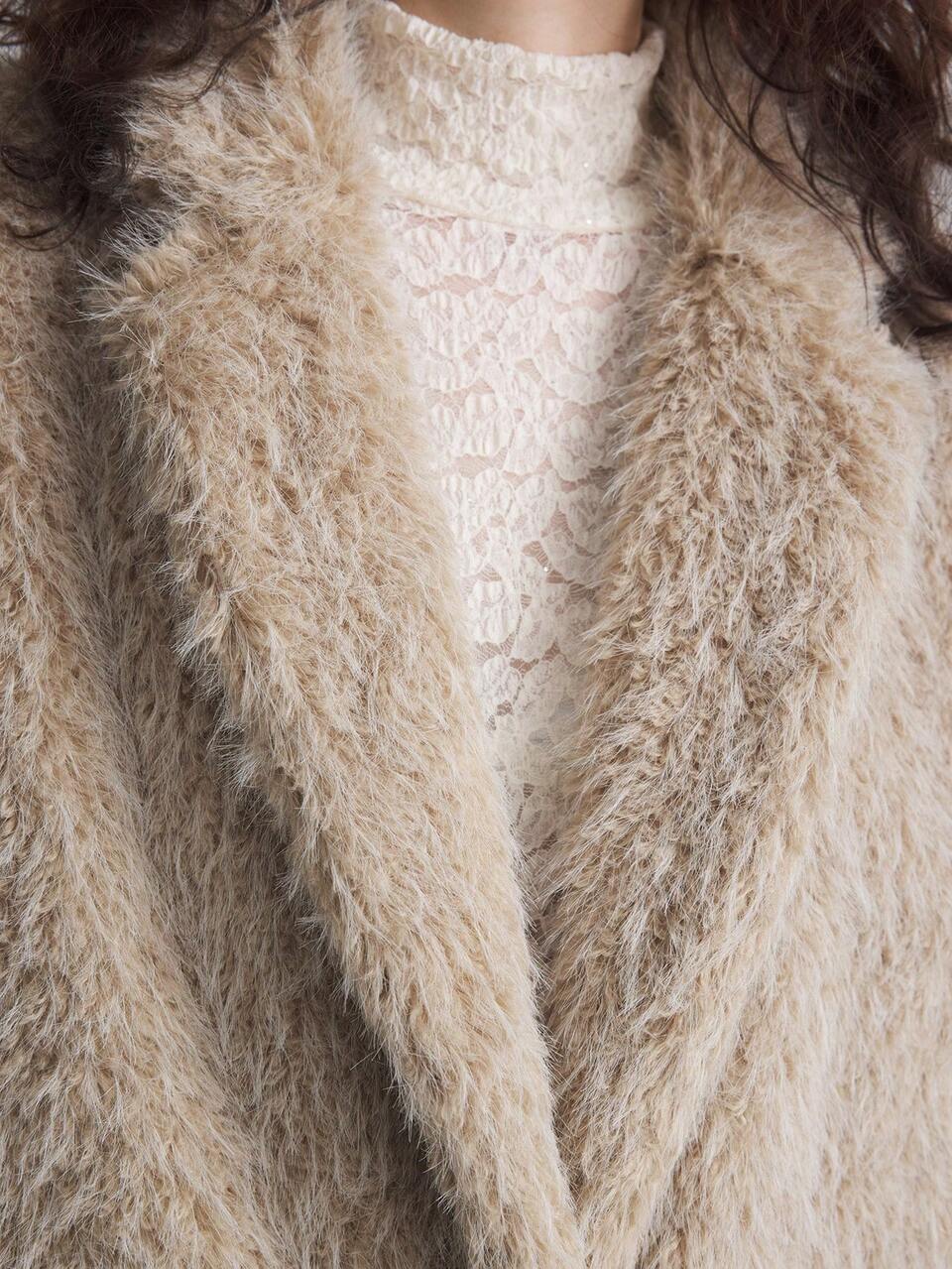 Khaki Large Shape Long Hair Fluffy Collar Lady Fake Fur Fashion Show Elegant With Design Sense Autumn And Winter Coat