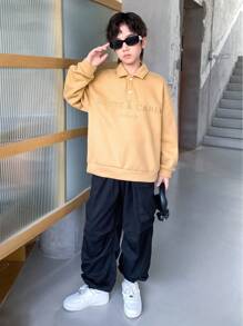 SHEIN Sudadera con capucha para niño preadolescente con estampado de letras caqui, ropa de otoño para niños, blusas de otoño, ropa de invierno para niños, ropa de otoño para niño pequeño, suéter lindo de Halloween, ropa de otoño para niños, blusas de otoño, camisas de otoño, camisa de Halloween, camisa negra, adecuada para ir a la escuela, actividades diarias, ocio, universidad, viajes, actividades deportivas, y adecuada para la temporada de otoño e invierno