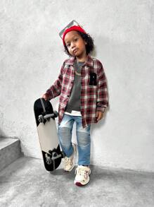 SHEIN Pantalones vaqueros ajustados de mezclilla con detalles bordados en la rodilla y cintura elástica, estilo urbano para niño joven