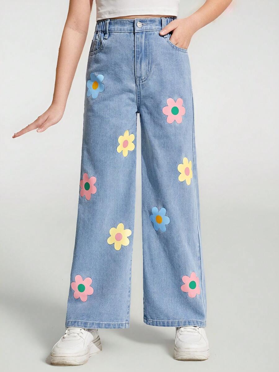 SHEIN 少女休閒舒適寬腿牛仔褲,可愛的多巴胺著色區塊和花卉印花,淺色洗水藍