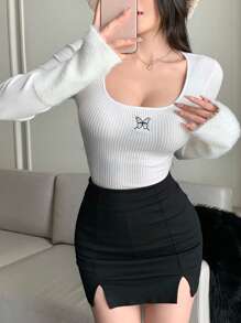 DAZY Suéter de cuello redondo de manga larga para damas con bordado de lazo y parches de peluche, ropa de otoño - Blanco - Ver 1