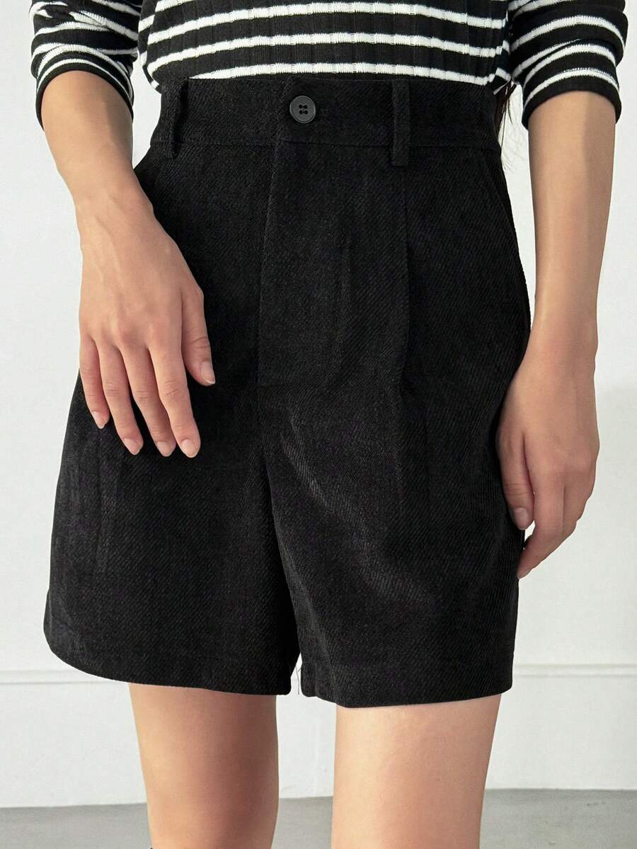 FRIFUL 女士休闲黑色高腰褶皱斜口袋短裤 - 黑色 - 查看 1