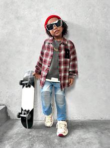 SHEIN Pantalones vaqueros ajustados de mezclilla con detalles bordados en la rodilla y cintura elástica, estilo urbano para niño joven