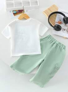 SHEIN Playful Pals 2 件装女婴街头风格肖像印花连帽衫和工装裤套装 - 綠色 - 查看 2