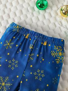 2 件装年轻女孩日常休闲柔软舒适圣诞树字母标语印花短袖条纹 T 恤和雪花印花牛仔效果裤套装，适合日常穿着和圣诞节假期