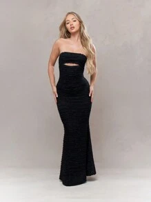 MISSGUIDED Textured Cut-Out Mermaid Hem Bodycon Bandeau Maxi Dress - Black - View 1