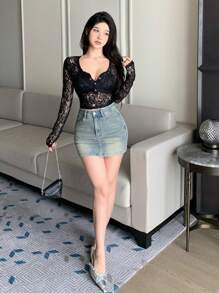 DAZY Áo ren đen cài nút phía trước tay dài bó sát cho nữ xuân hè đi chơi trong suốt - màu đen - Xem 2