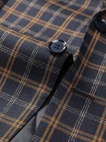 Manfinity Mode Plus Size Men's Fall Plaid Turndown Collar Pocket Single Breasted Suit Jacket