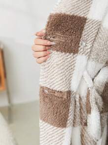 SHEIN Leap Crew 少女双面格子翻领超大蓬松外套 - 棕色 - 查看 9