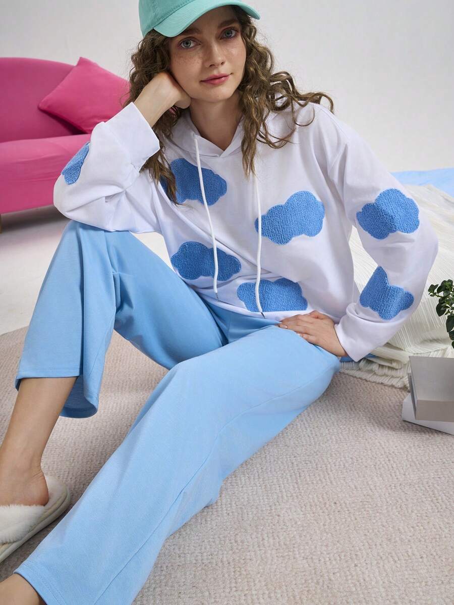 Cloud Shaped Embroidered Fleece Women Pajamas Set - Blue and White - View 1