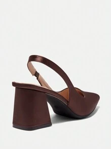 咖啡色尖头粗跟高跟女鞋，适合通勤、约会、聚会秋季新年假期