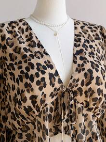 Soleia 大码女式返校/秋假娃娃装上衣豹纹花卉印花 V 领长袖衬衫 - 彩色 - 查看 7