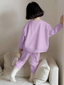 Dazy Kids 2 件套年轻女孩圆领保暖字母印花运动衫和裤子套装，秋季 - 紫色 - 查看 5
