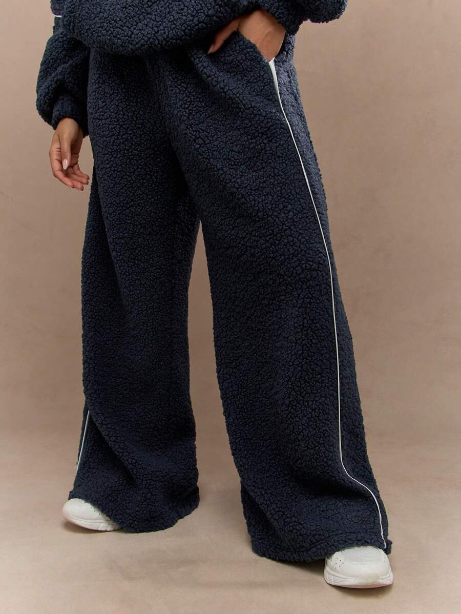 MISSGUIDED Teddy Borg Wide Leg Jogger With Contrast Piping Side Details Cozy Athleisure Lounge Pants Winter Warm Sherpa Sweatpants Perfect For Indoor Outdoor Comfort - Navy Blue - View 1
