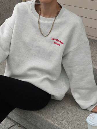DAZY Damen Lose sitzender Fleece-Sweater mit Buchstickerei, Rundhalsausschnitt, langärmlig