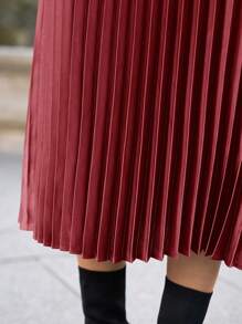SHEIN Frenchy 1pc Women Solid Color Pleated Skirt