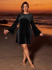 SHEIN VCAY Plus Size Elegant Casual Resort Party Backless Flare Sleeve A-Line Velvet Vintage Dress, Fall/Winter