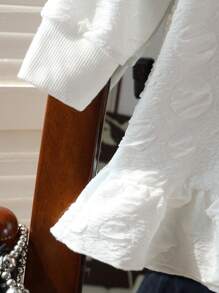 女婴休闲时尚荷叶边下摆提花泡泡布连衣裙，适合外出 - 米色 - 查看 4