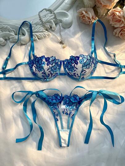 Esselle Sky Blauw Geborduurde Strap Ladies Verleidelijke Lingerie Set view 3