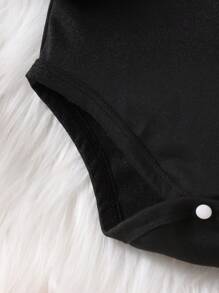 SHEIN Bộ 4 món đồ liền thân hình quỷ đáng yêu cho bé trai, quần sọc cam thêu hình quả bí ngô, mũ và yếm cho bé từ 0-18 tháng tuổi, mùa thu/đông, dành cho tiệc Halloween - Nhiều màu - Xem 11